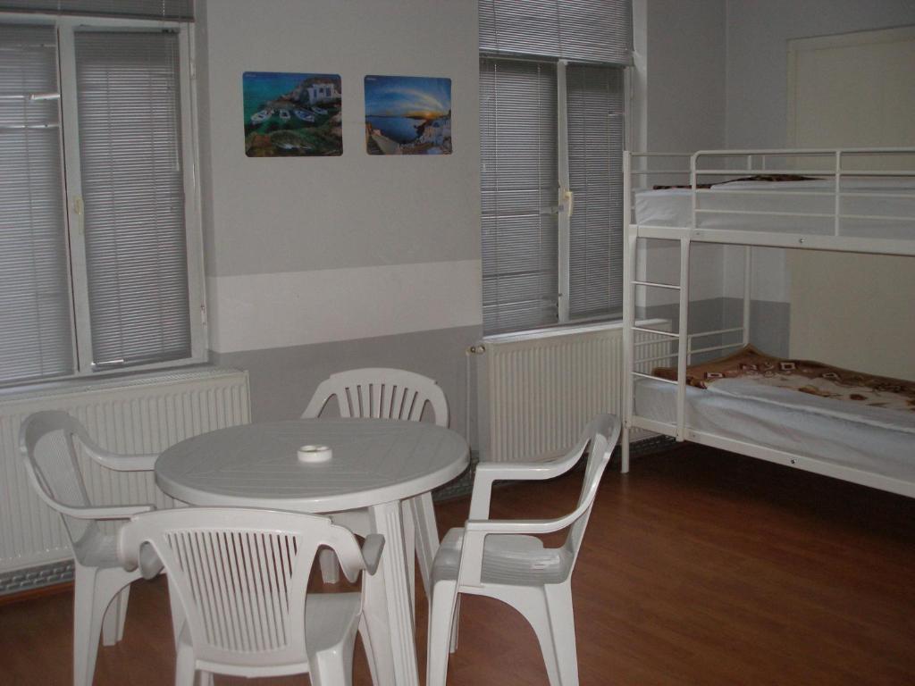 Kretan Hostel Βουκουρέστι Δωμάτιο φωτογραφία